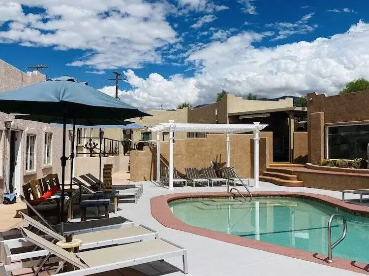 Hotelli Mi Kasa Hot Springs 420,adults Only, Clothing Optional