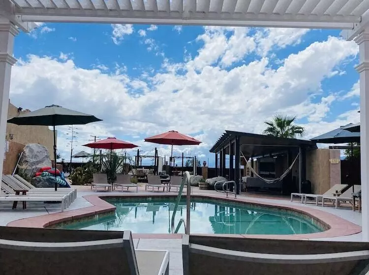 Hotelli Mi Kasa Hot Springs 420,adults Only, Clothing Optional