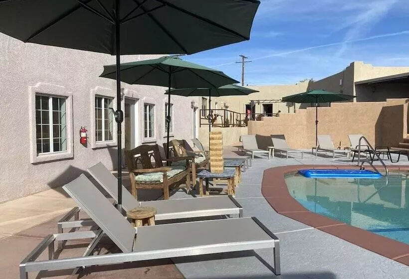 Hotelli Mi Kasa Hot Springs 420,adults Only, Clothing Optional