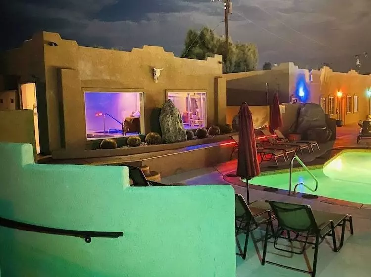 Hotelli Mi Kasa Hot Springs 420,adults Only, Clothing Optional