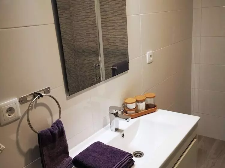 Majatalo Room In Guest Room   Luxury Room For 6   Guesthouse