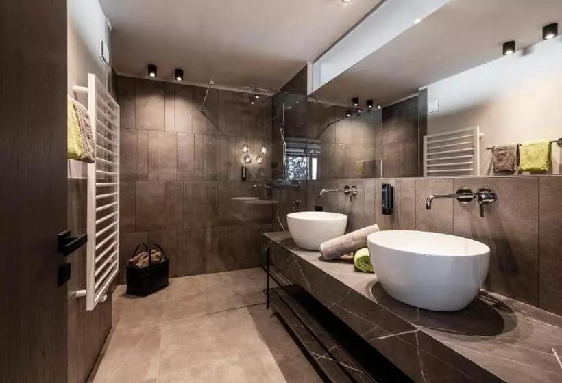 Surega   Idyllic Farmhouse