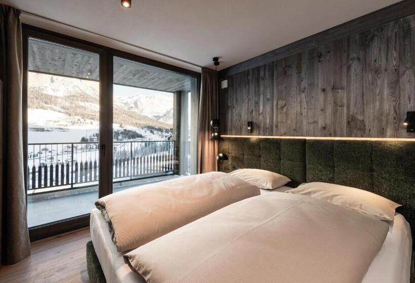 Surega   Idyllic Farmhouse