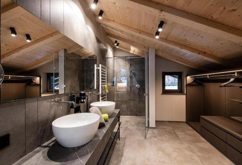 Surega   Idyllic Farmhouse