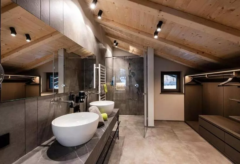 Surega   Idyllic Farmhouse