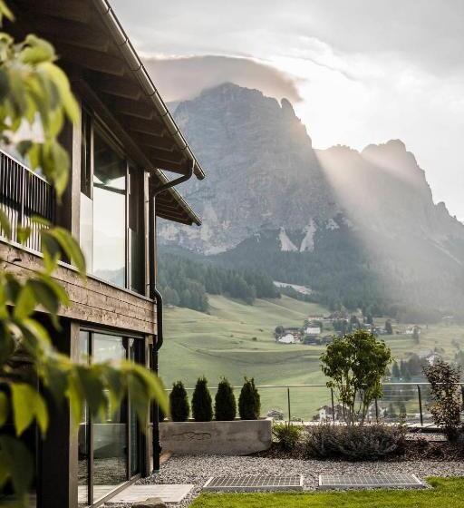 Surega   Idyllic Farmhouse