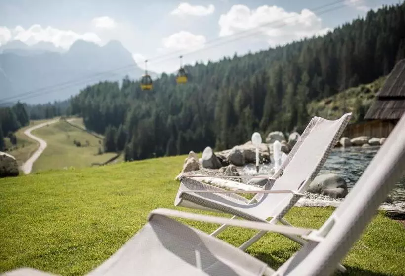 Surega   Idyllic Farmhouse