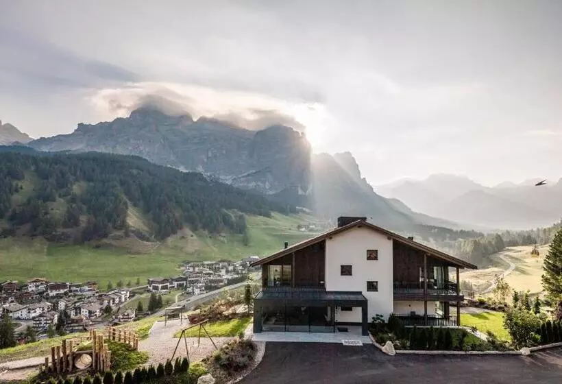 Surega   Idyllic Farmhouse