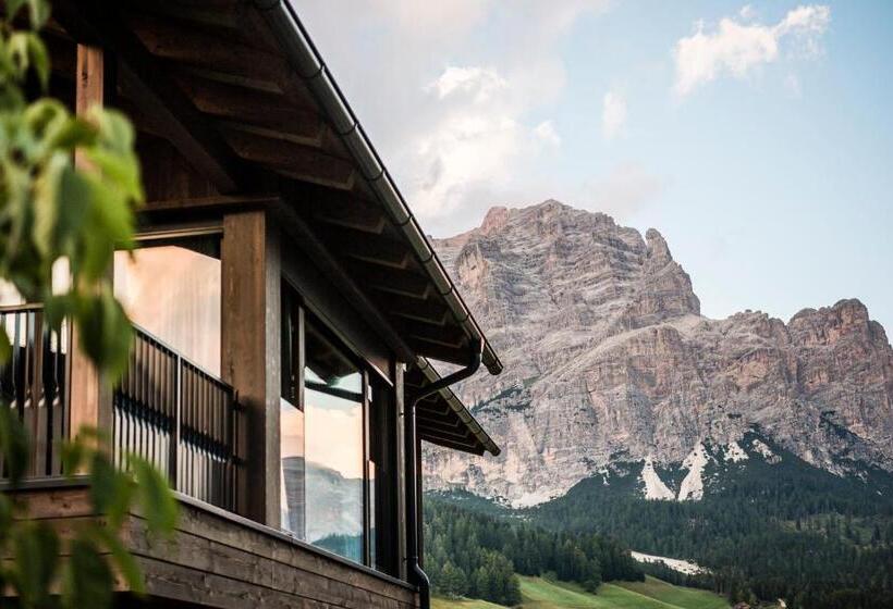 Surega   Idyllic Farmhouse