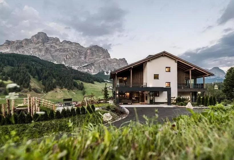 Surega   Idyllic Farmhouse