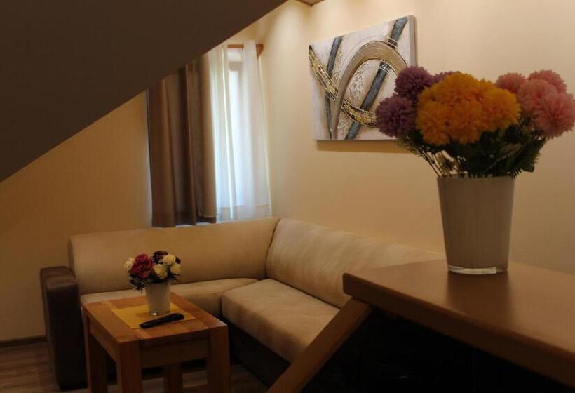 تختخواب و صبحانه Vila Madera Pribojska Banja