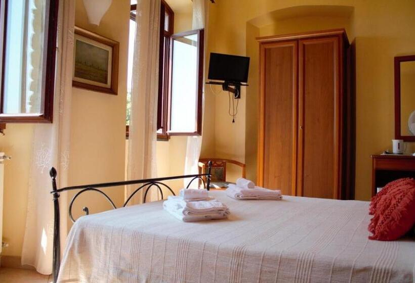 פנסיון Villa Govi