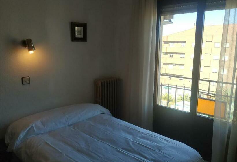 ユースホステル Hostal Agripino Y Restaurante Asiático