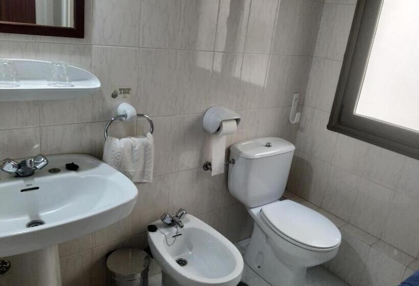 ユースホステル Hostal Agripino Y Restaurante Asiático