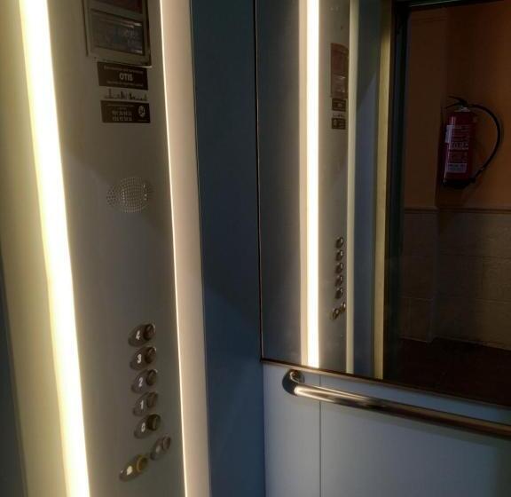 ユースホステル Hostal Agripino Y Restaurante Asiático