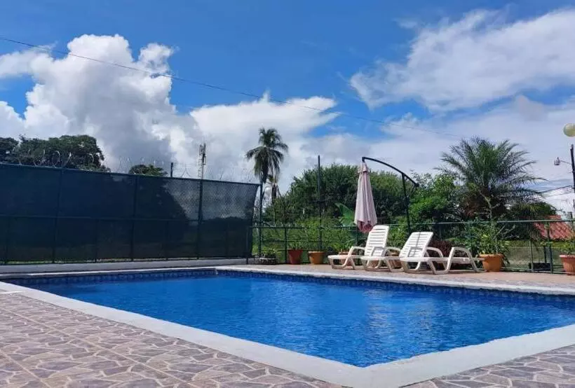 Hotelli Hôtel Pez Gallo