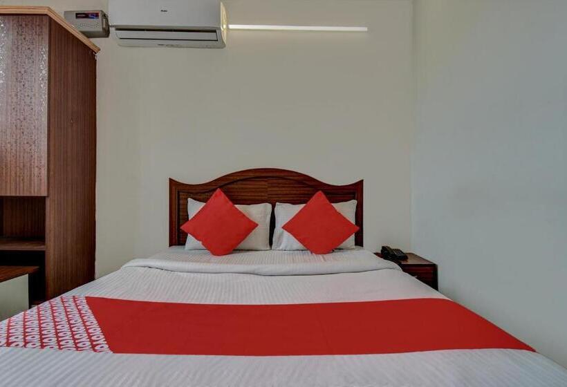 Отель Oyo 75132 K N Residency