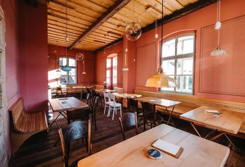 ホテル Pivovar řevnice