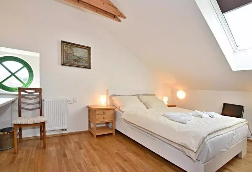 ホテル Pivovar řevnice