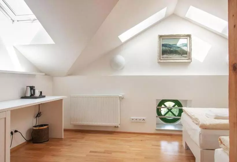 ホテル Pivovar řevnice