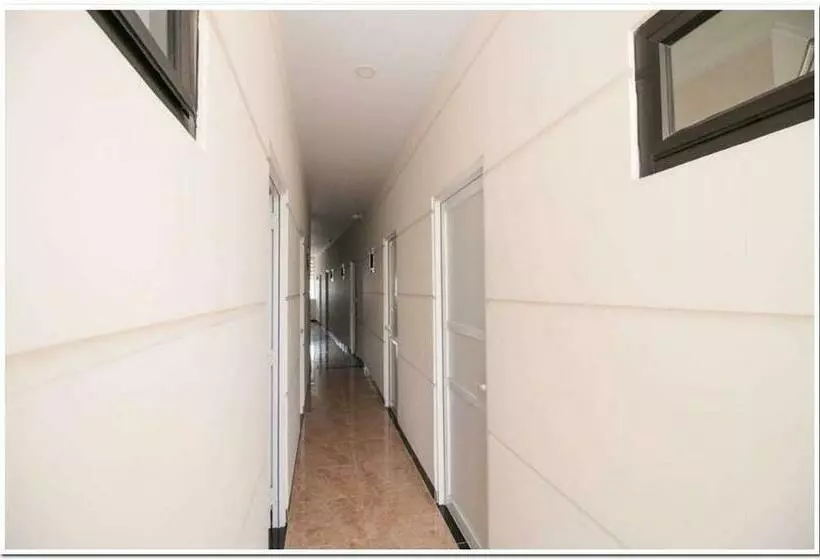 Hotelli Reddoorz Syariah @ Jatinegara