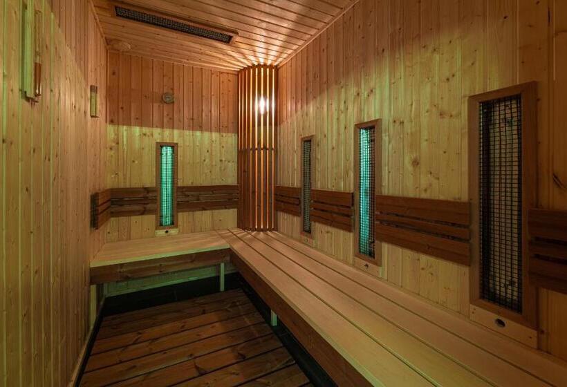 Отель Slávia Svidník Spa & Restaurant