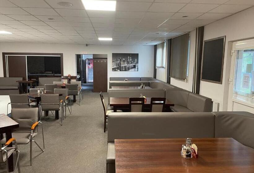 Отель Slávia Svidník Spa & Restaurant