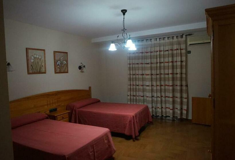 ペンション Hostal Ana