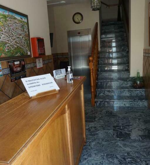 ペンション Hostal Ana