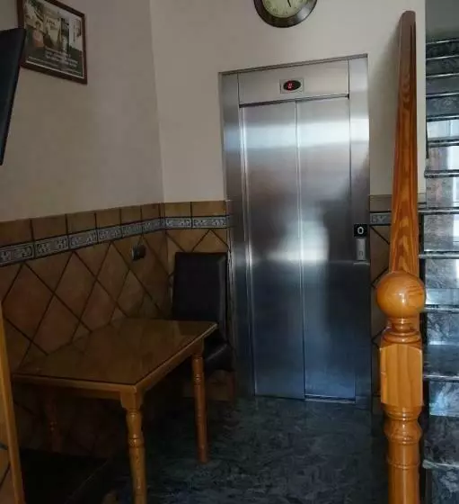 پانسیون Hostal Ana