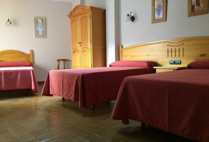 ペンション Hostal Ana