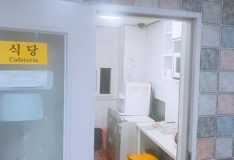 פנסיון Noble Residence