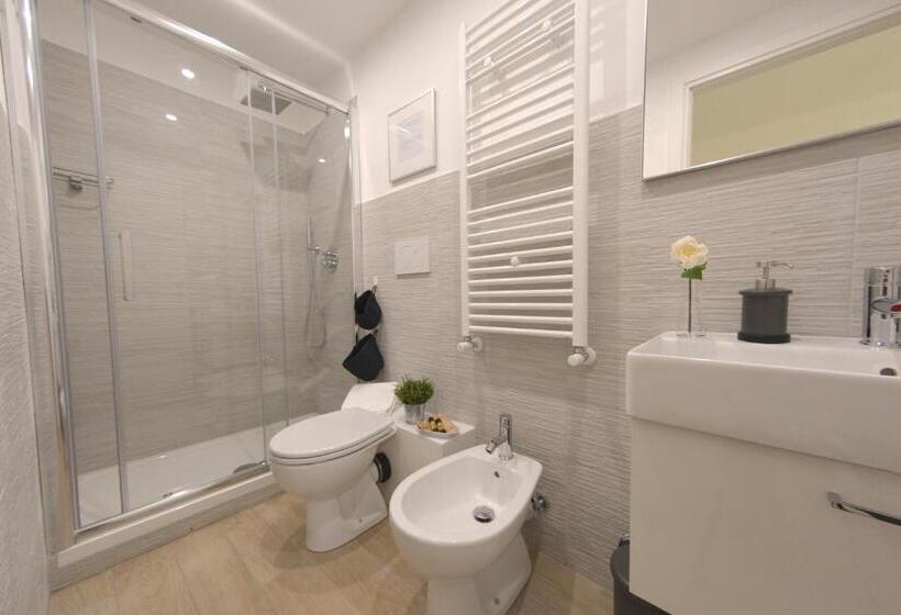 تختخواب و صبحانه Al Settimo Piano