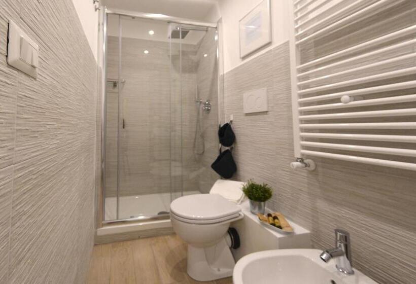 تختخواب و صبحانه Al Settimo Piano