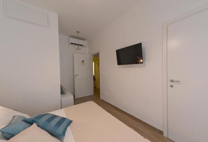 تختخواب و صبحانه Al Settimo Piano