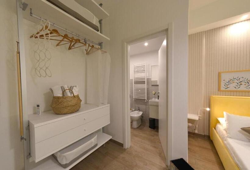 تختخواب و صبحانه Al Settimo Piano