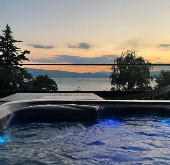 هتل Lago