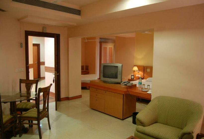 Motel Savoy Greens Karnal