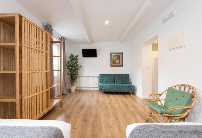 پانسیون A Falúa