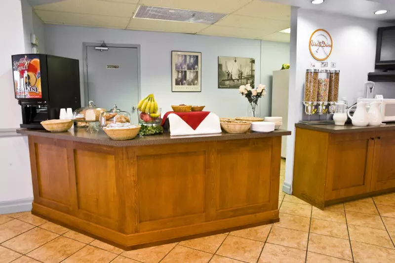 Szálloda Airport Inn Hamilton Days Inn