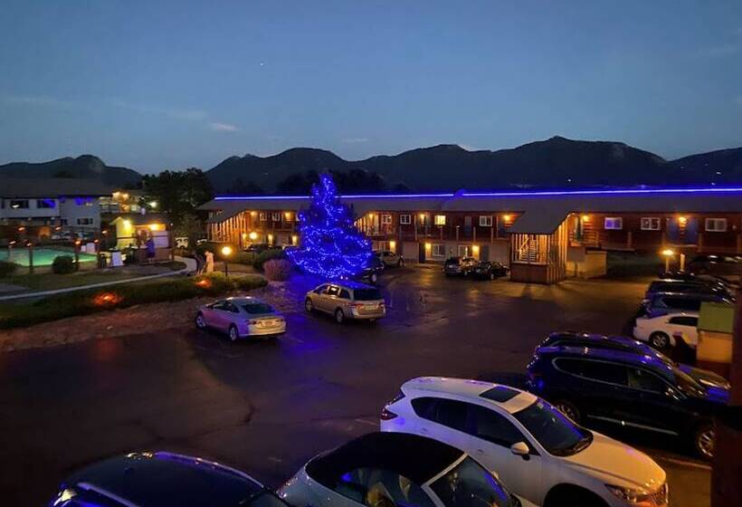 هتل Blue Door Inn