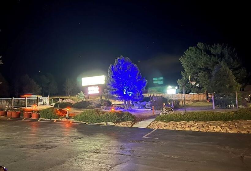 هتل Blue Door Inn