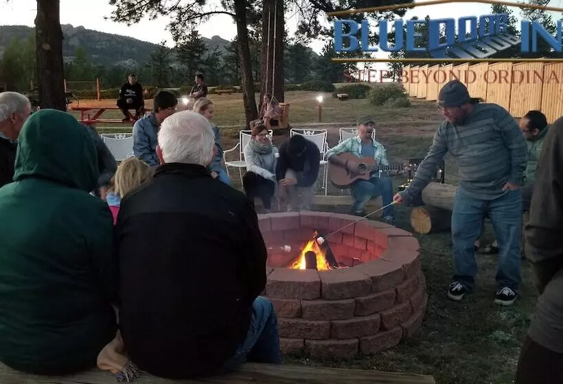 בית מלון כפרי Blue Door Inn