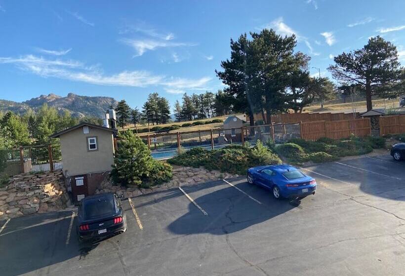 هتل Blue Door Inn