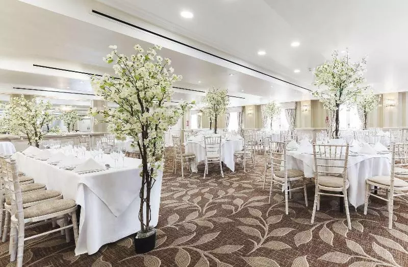 호텔 Brandshatch Place & Spa