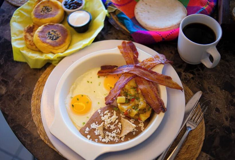 فندق Buena Vista Oceanfront & Hot Springs Resort