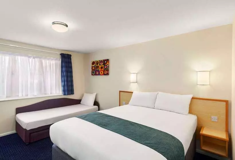 Hotel Days Inn Sutton Scotney South