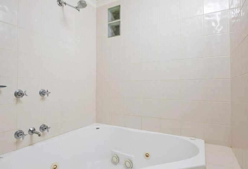 Hotel Mantra In The Village