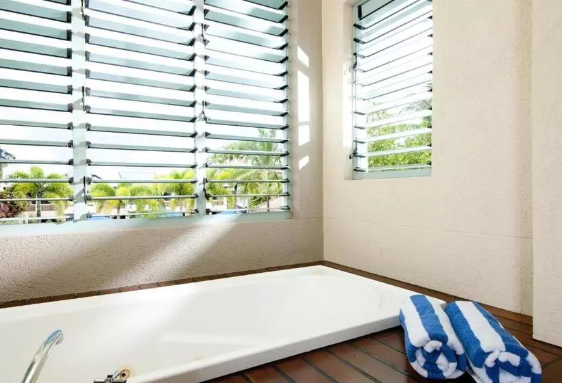 Hotel Mantra In The Village