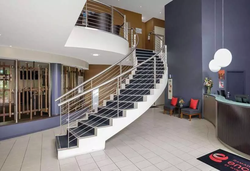 ホテル Ramada Encore Belconnen